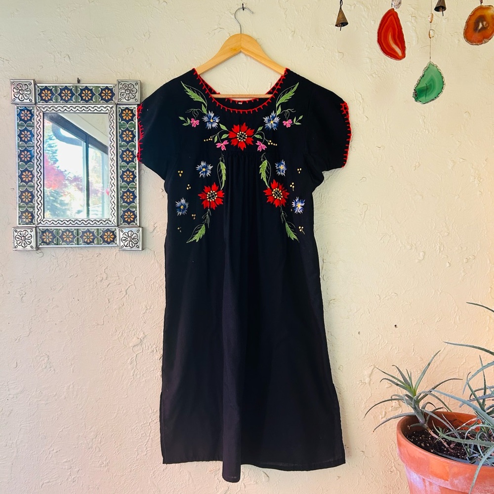 Women’s Embroidered Folk Dress from Oaxaca, Mx 🇲🇽 size M
